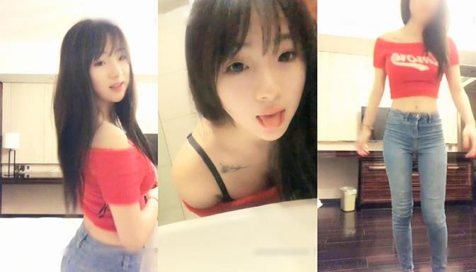 无水印年轻就是粉 可爱清纯的丰满小美女 童颜巨乳的典型 紧身牛仔裤手感极致 该瘦的地方瘦 该翘的地方就翘 后入肥臀