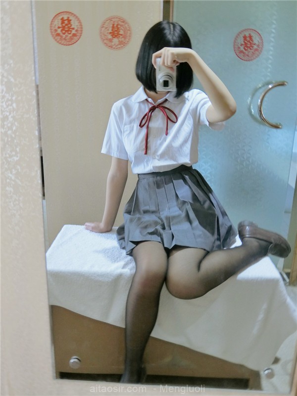 【粉嫩推荐】一只肉酱阿之黑丝制服（45P/4V/122MB） COSPLAY-第1张